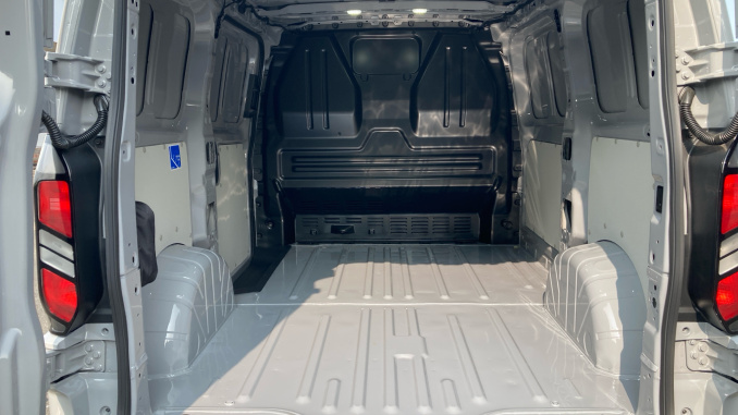 Ford Transit Custom 320 L1 Diesel Fwd 2.0 EcoBlue 136ps H1 Van Limited Auto - Image 12